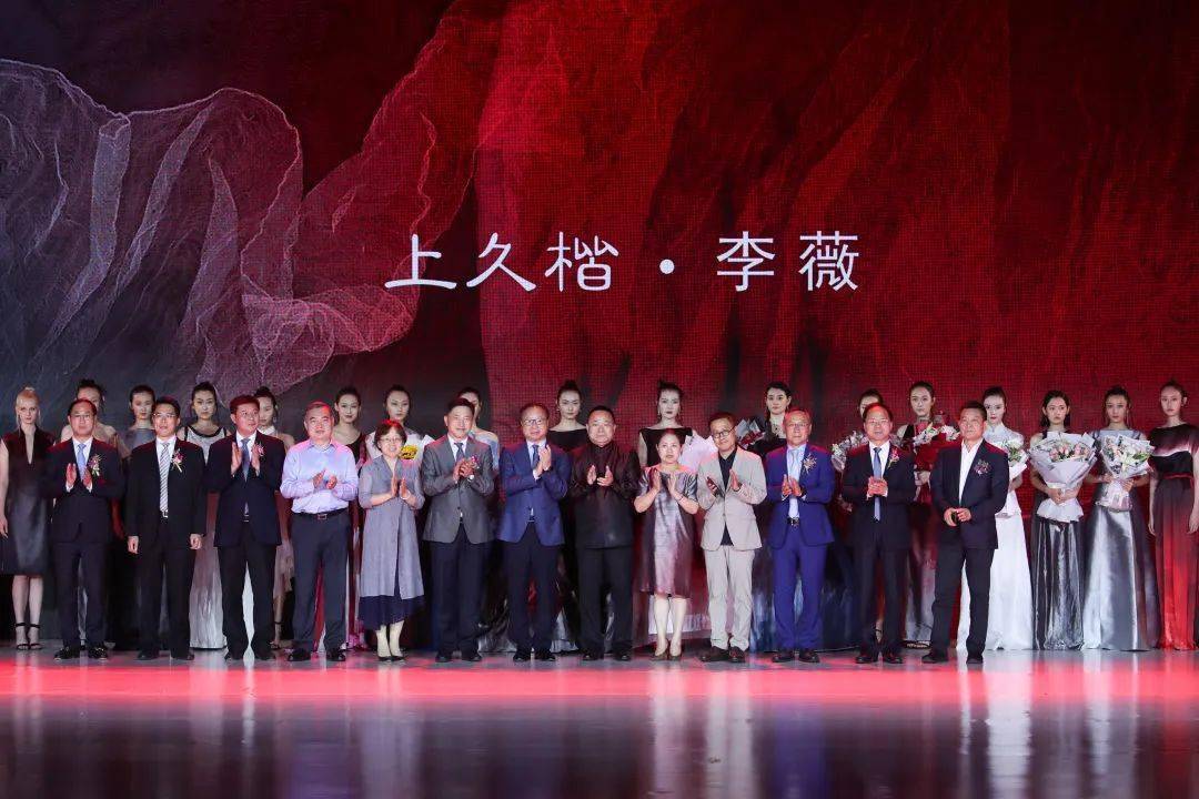 最新國模，重塑時尚標桿，展現(xiàn)中國魅力