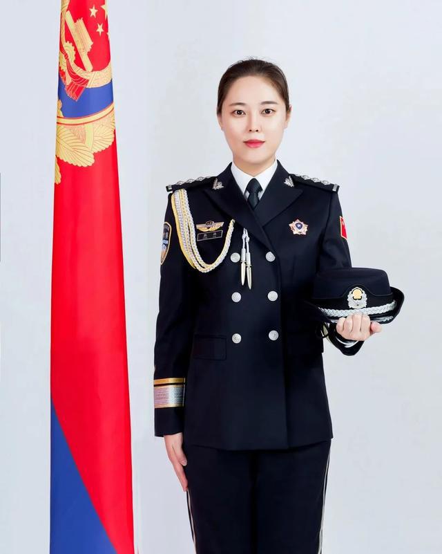 警察最新禮服,警察最新禮服，展現(xiàn)新時(shí)代警隊(duì)的形象與榮耀
