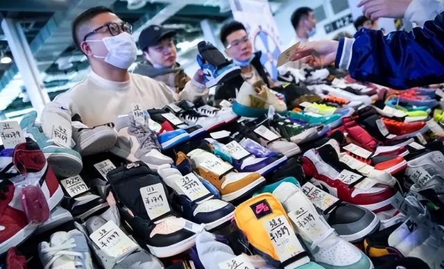最新?lián)屝?最新?lián)屝瑹岢保F(xiàn)象、挑戰(zhàn)與未來(lái)趨勢(shì)
